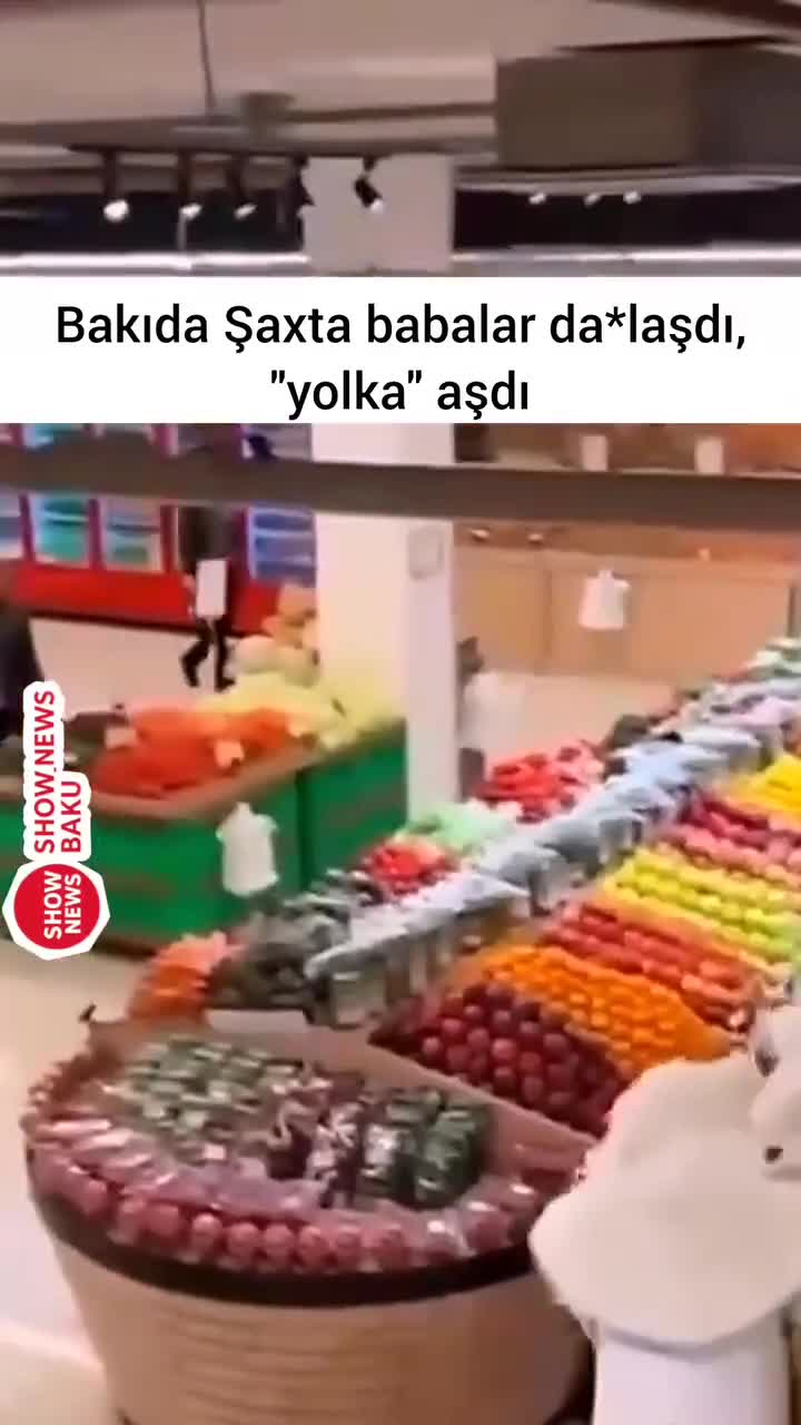 Bakıda marketdə Şaxta babalar aəlbəyaxa oldu