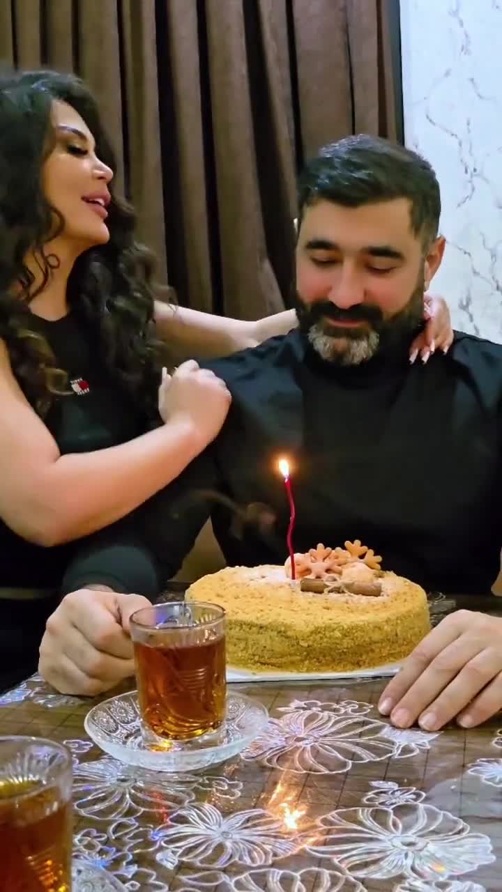 Qumral ərini o qədər öpdü ki