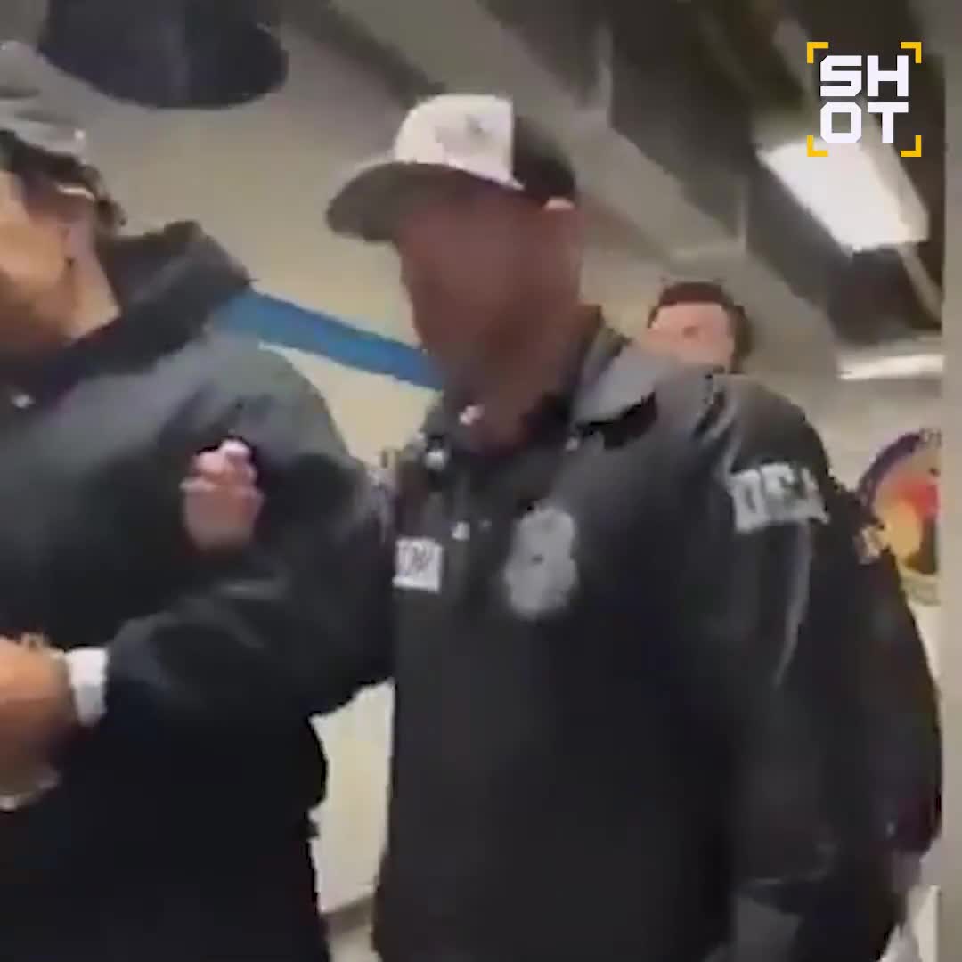 Qolu qandallı Maduro hamının Yeni ilini təbrik etdi