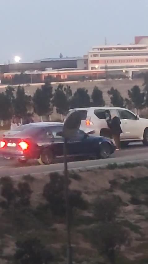  Bakıda yol qəzası: iki avtomobil toqquşdu