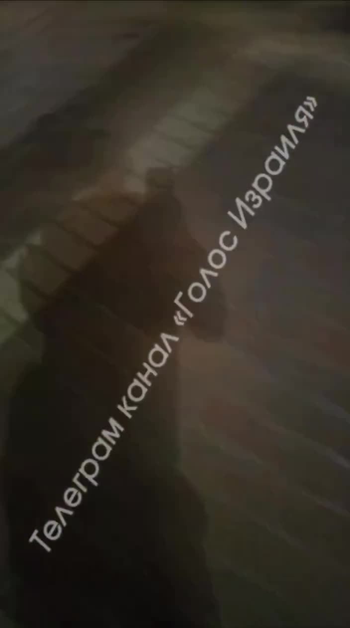  İran raketinin İsrailə düşmə anı: 20 yaralı...