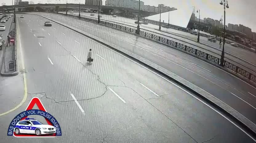 "Koroğlu"da yolu keçən qadını maşın belə vurdu