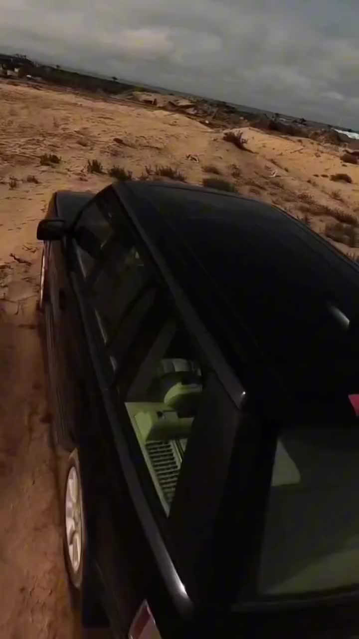 Emin Ağalarov Bakıda ilk aldığı avtomobili nümayiş etdirib