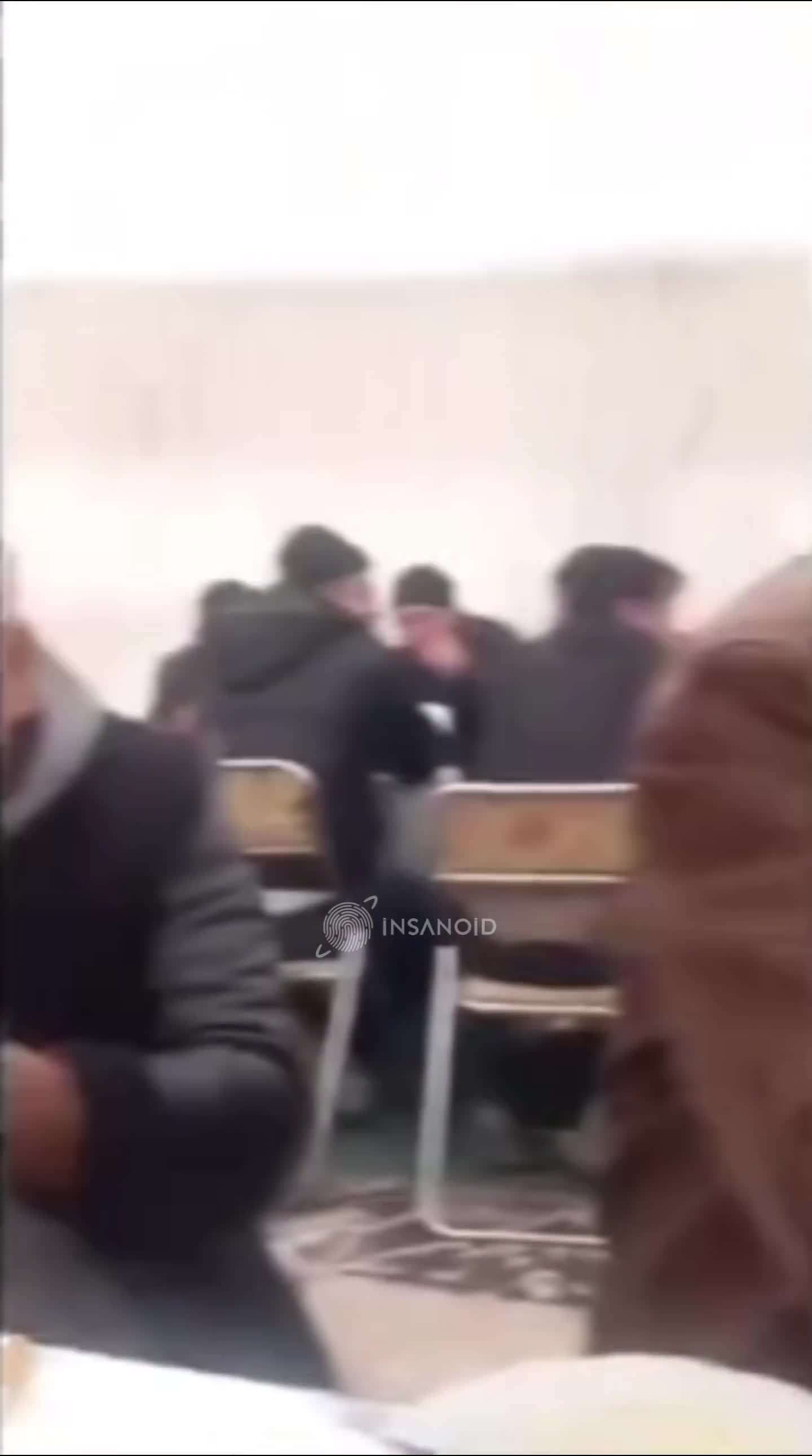 ❗️Yasda ehsan süfrəsi arxasında oturanlar qınandı