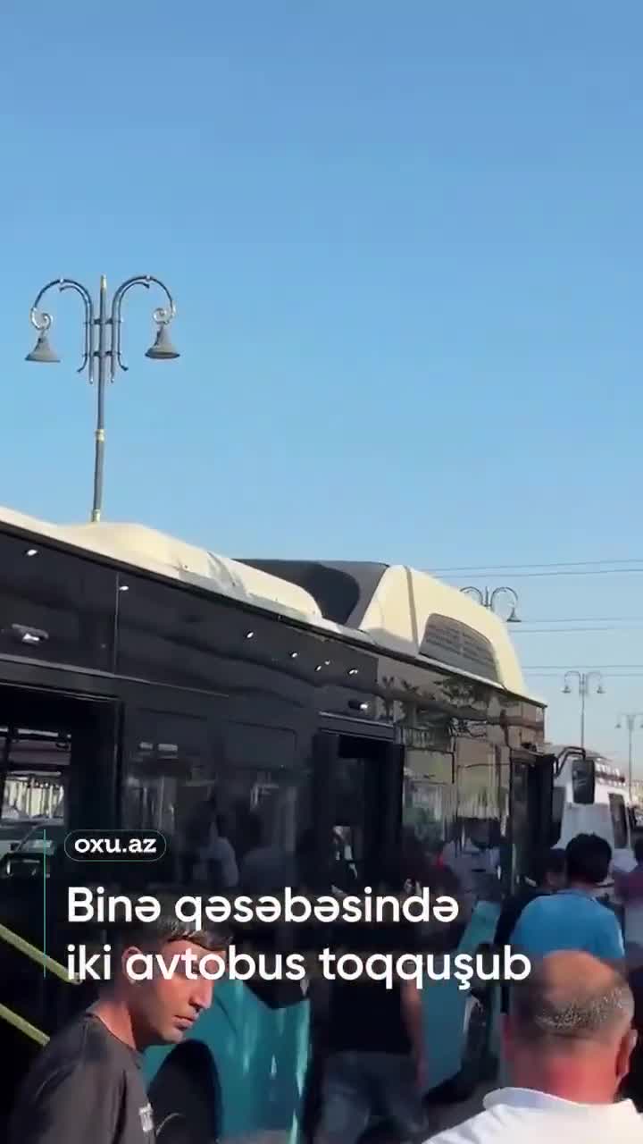 Binədə iki avtobus toqquşdu