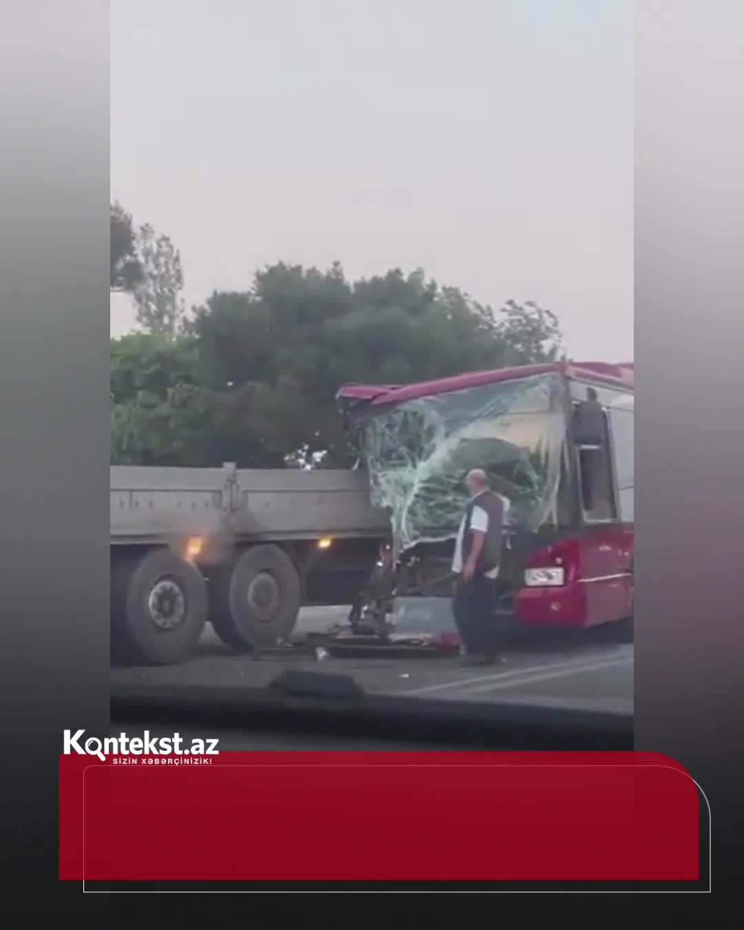 Bakıda marşrut avtobusu yük avtomobilinə çırpıldı
