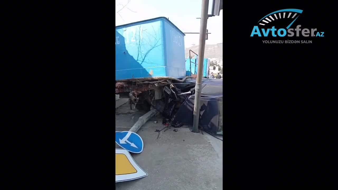 “Opel” yük maşınının altında qalıb tanınmaz hala düşdü
