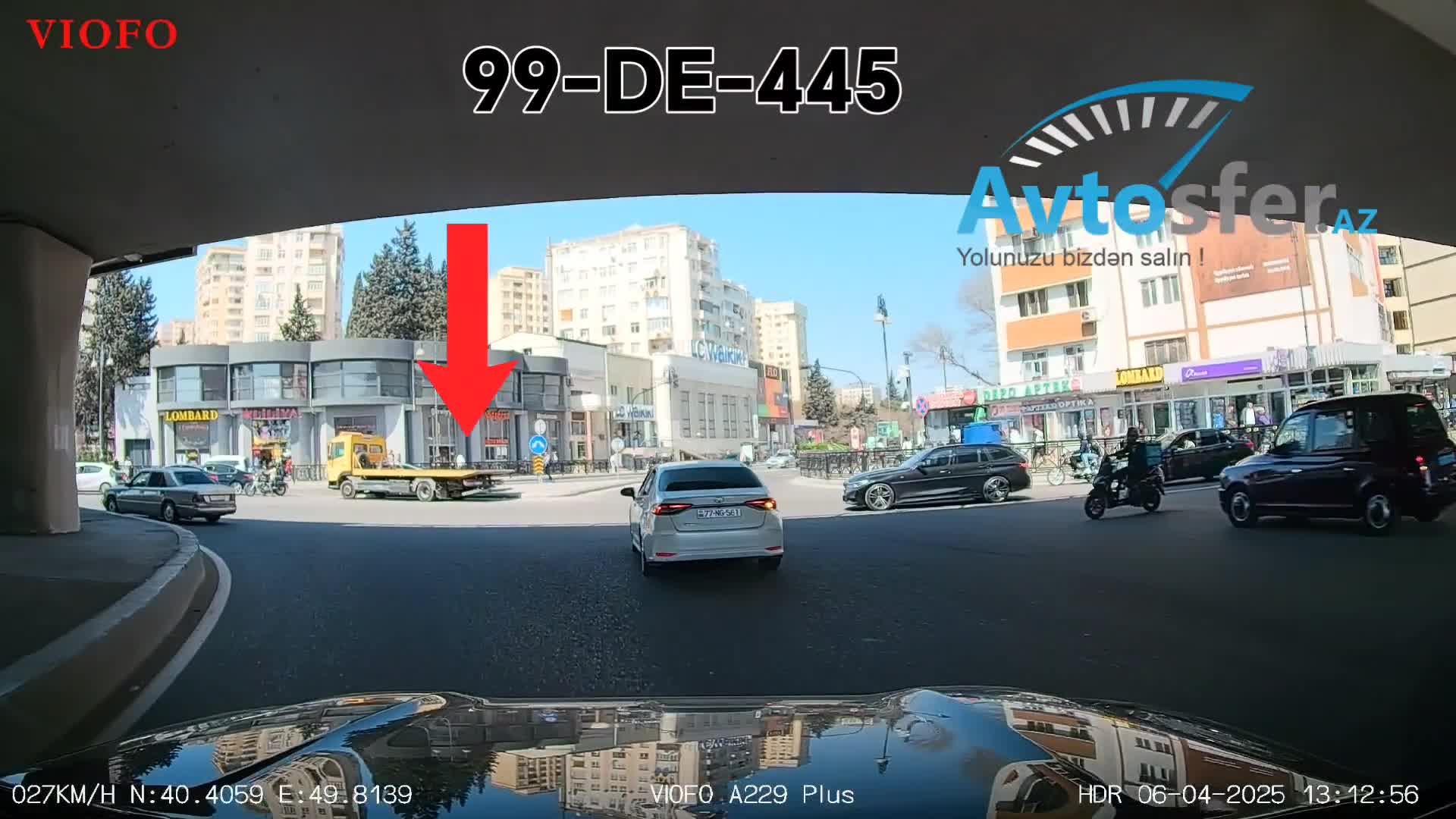 Yolun ortasında müştəri gözləyən evakuator