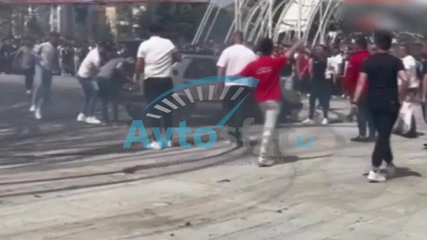 Drift etməyə çalışan maşının salonunda YANĞIN BAŞ VERDİ