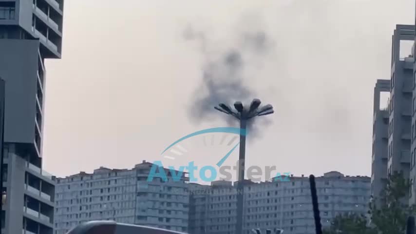 Tbilisidə dirəkdən tüstü çıxır