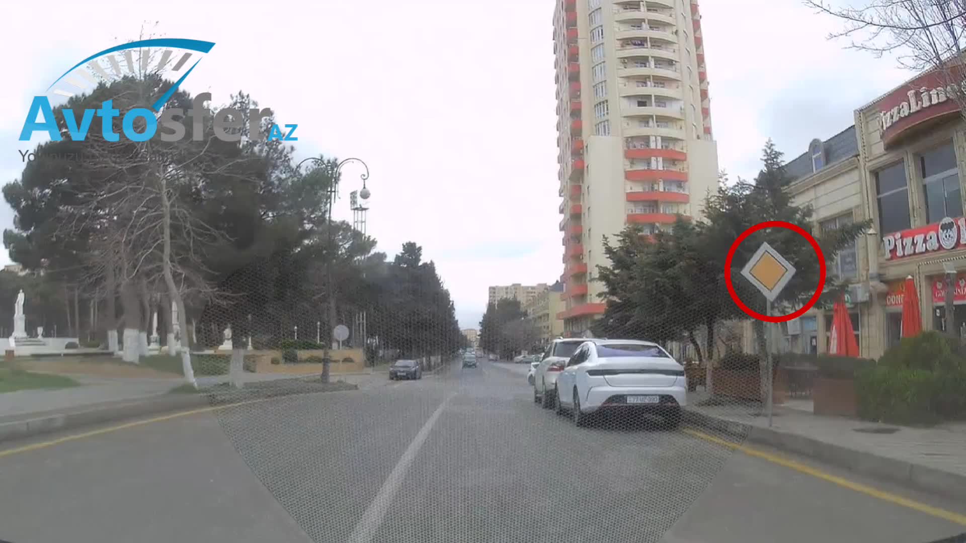 Yol ver nişanını "yola verən" sürücü qəza şəraiti yaratdı 