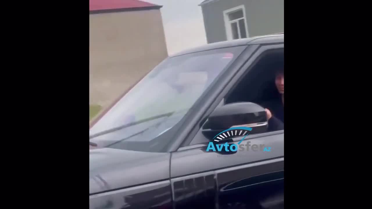“Range Rover”ə sayrışan işıq quraşdırıb sosial şəbəkədə paylaşdı