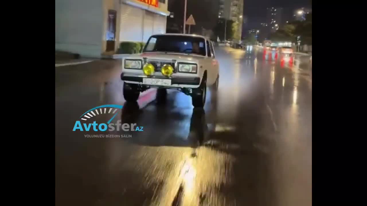Maşının qabağını göyə qaldırıb və duman işıqları quraşdırıb sürdü