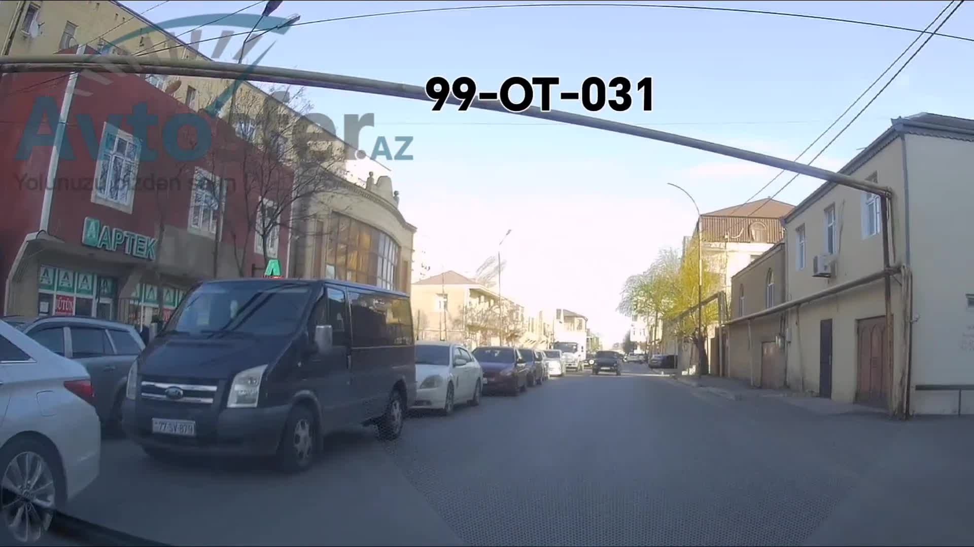 Sürücü əks yola çıxıb təhlükə yaratdı