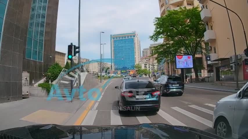"Prius"la ruçnoy çəkdi