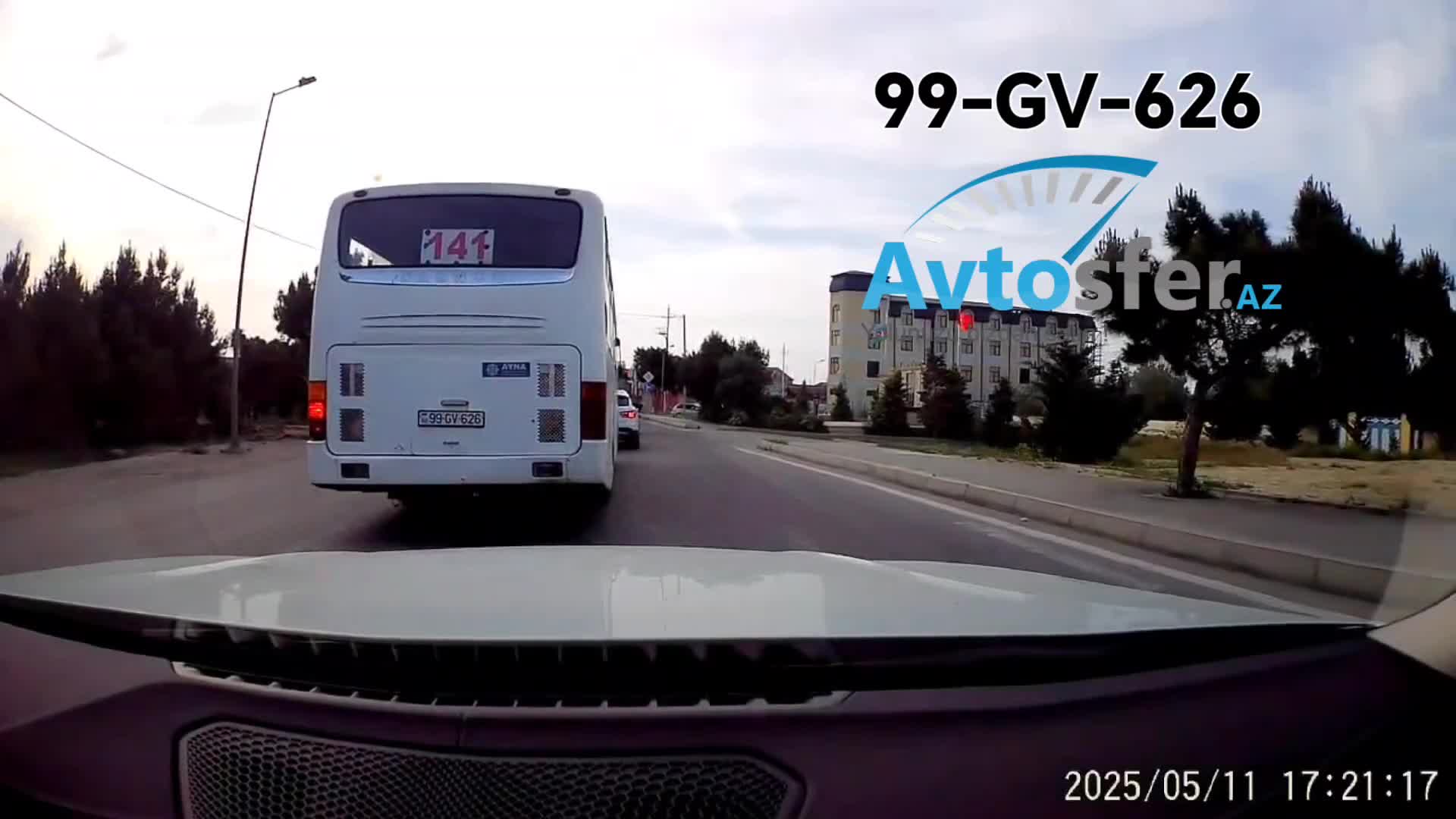 Yolun ortasında saxlayıb sərnişin düşürtdü