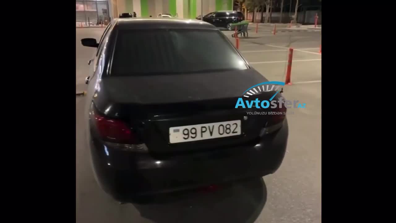 Maşına sayrışan işıq quraşdırıb, nömrəsiz və nasaz halda sürür 
