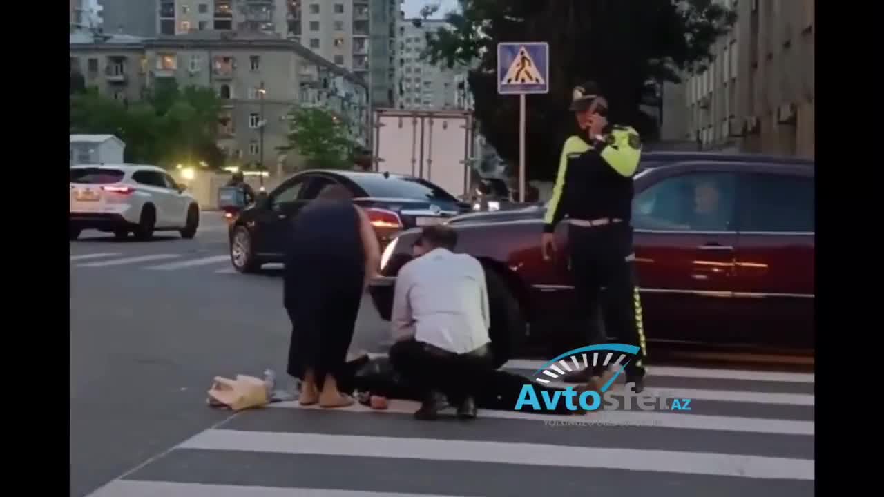 Bakıda motosiklet keçiddən keçən qadını vurub yerə sərdi 