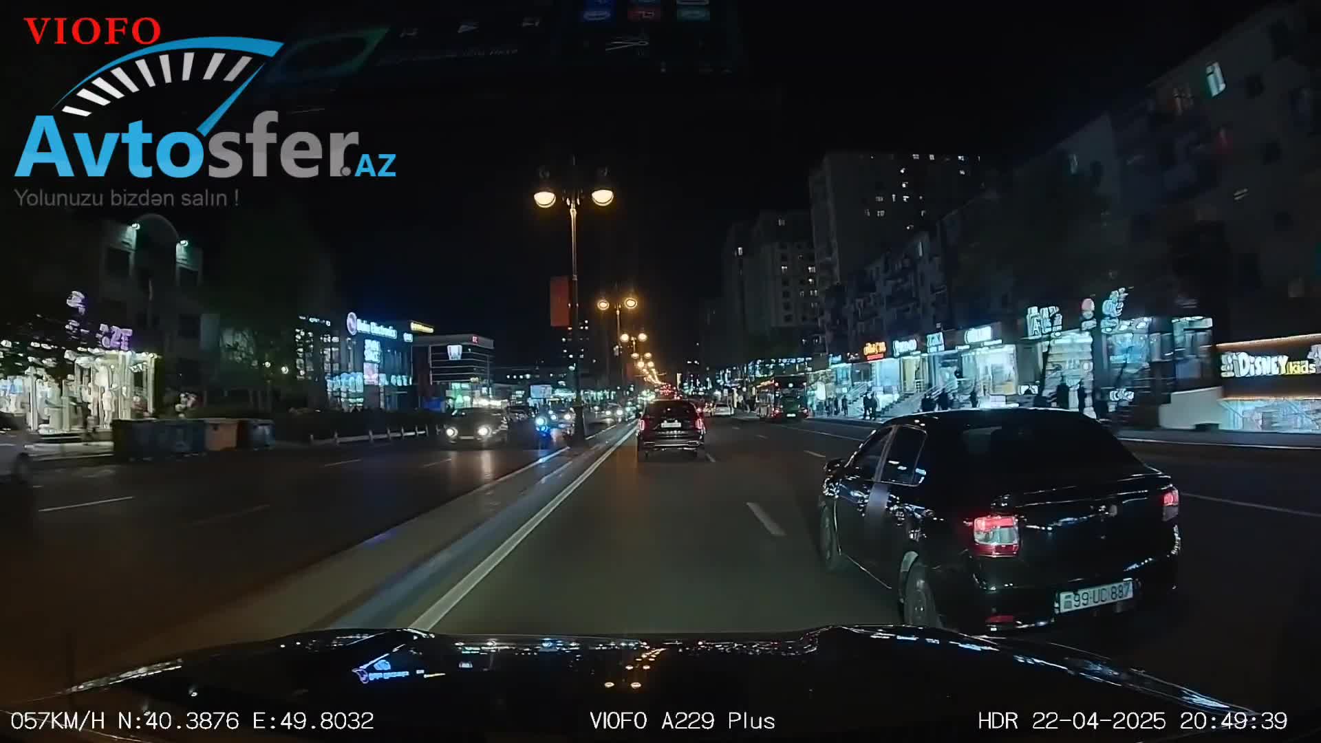 Taksi sürücüləri ikinci zolağı taksi duracağına çevirib