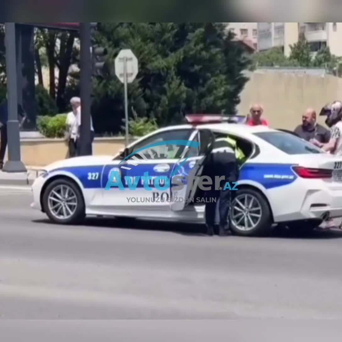 Yasamalda halı pisləşən qocaya yol polisi kömək edib