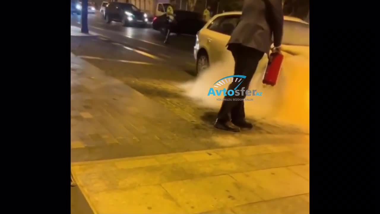 Azneftdə “KIA” alovlandı - Yol polisi sürücünün köməyinə gəldi