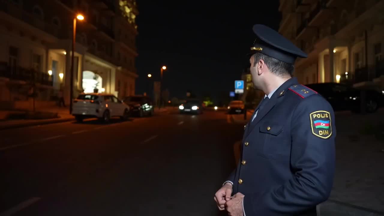 Gecə saatlarında maşında musiqiyə yüksək səs vermək qanuna ziddir