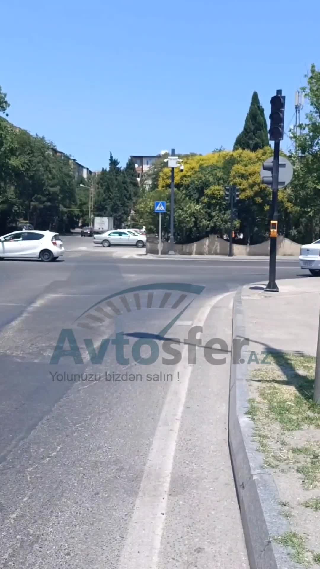 Svetofor işləməyən küçədə sürücülər qəza törətdi