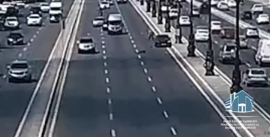 Keçidin yaxınlığında maşının üstünə cuman piyada öldü