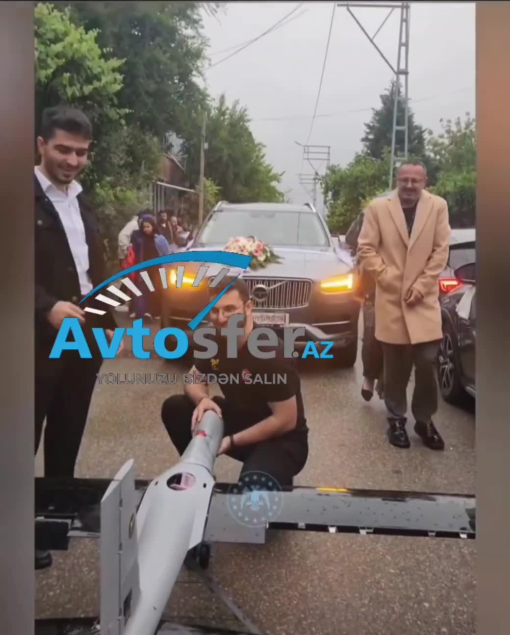 Tələbələr “gəlin maşını”nın qarşısını PUA ilə kəsdi 