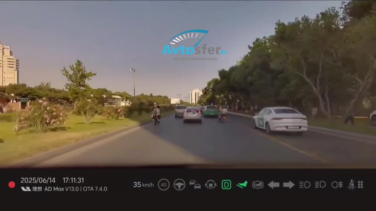 Motosiklet maşına çırpıldı