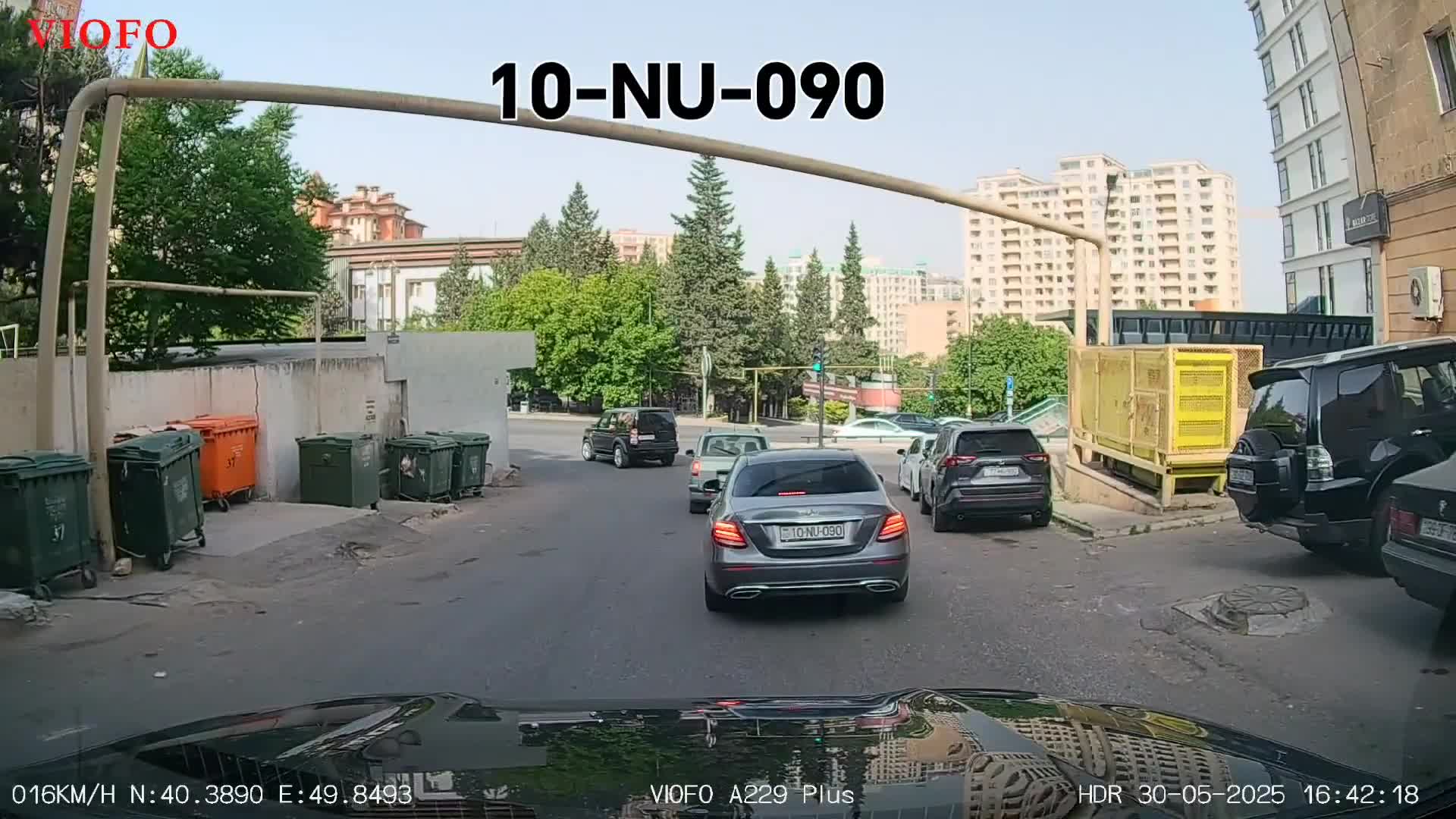 Sürücülər bu yolayrıcındakı svetofora məhəl qoymadılar