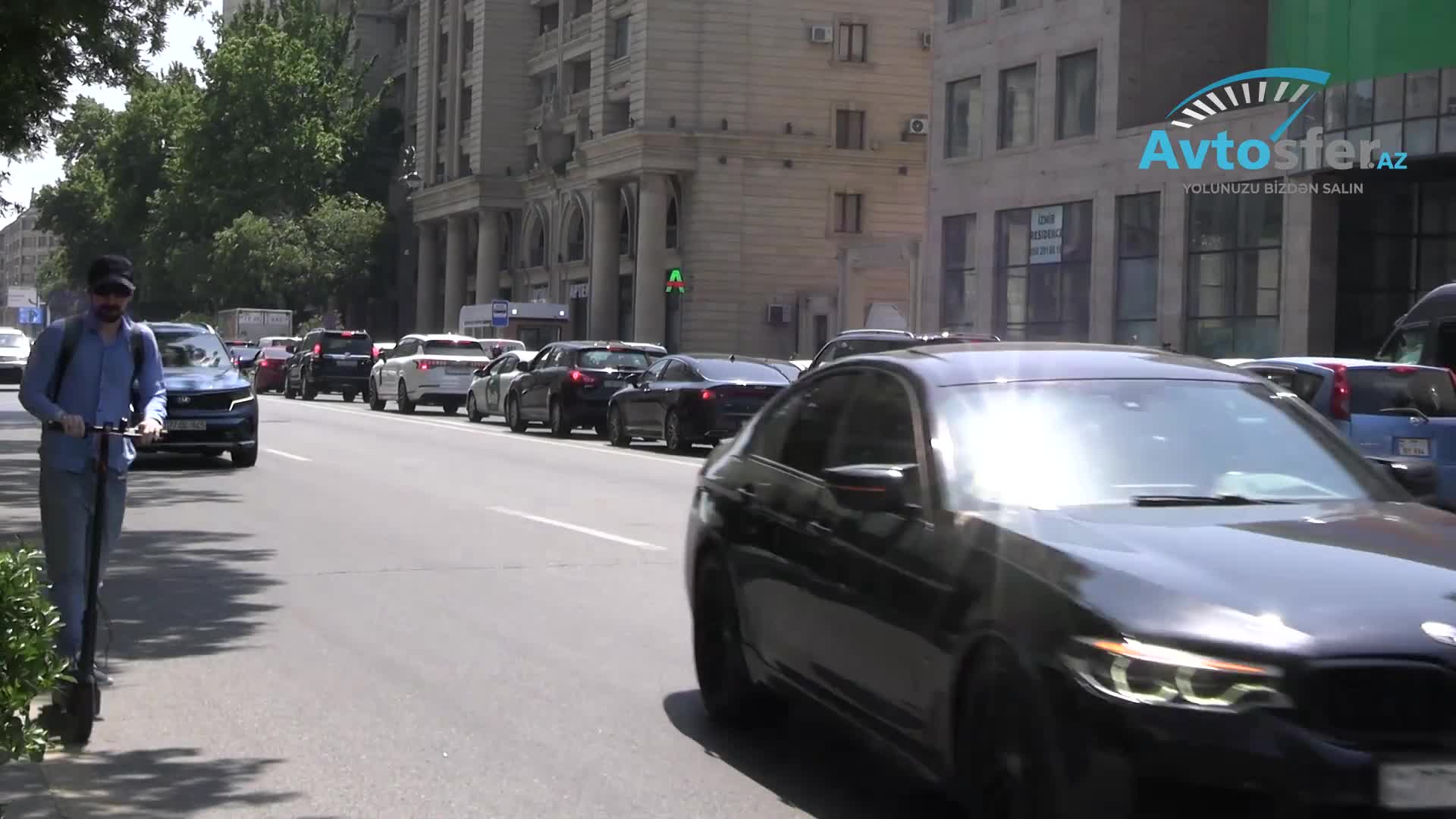 Bakıxanovdakı bu küçədə işıqforun olmaması qəzaya səbəb olur 
