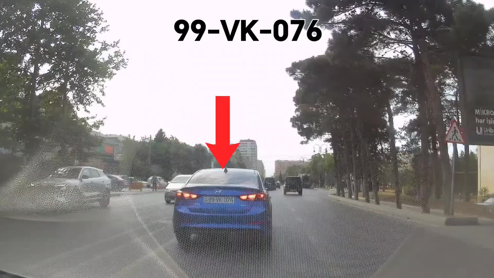 Xanım sürücü dönmə işığını yandırmadı