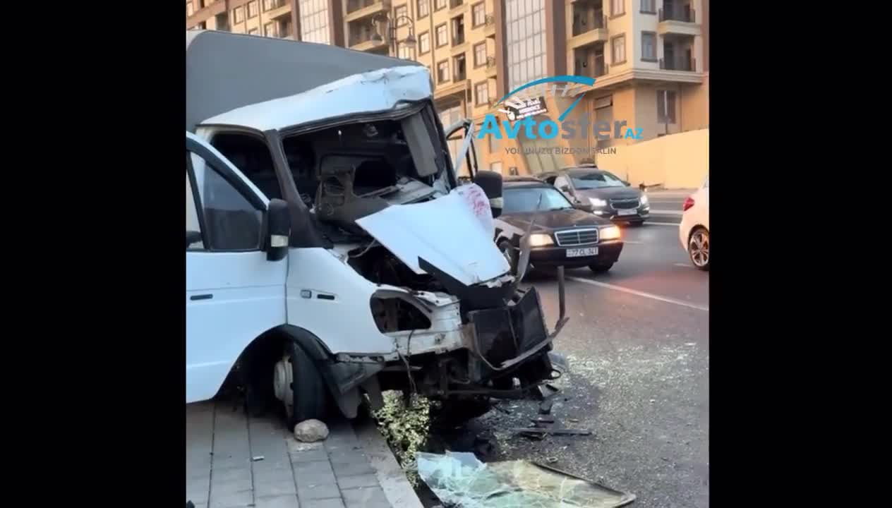 Zəncirvari qəza: “Qazel” avtobus və maşınlara çırpıldı 