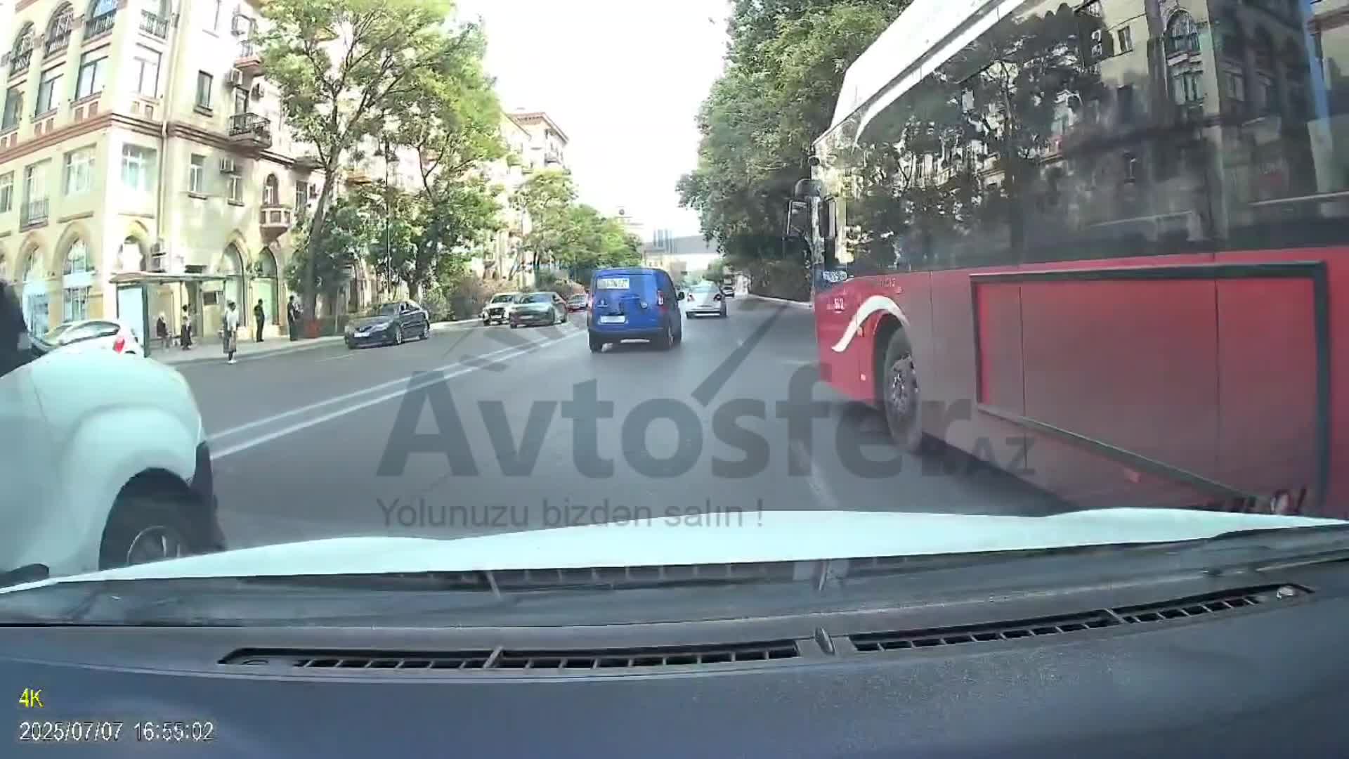 Avtobusa yol verdiyi üçün başına oyun açdı
