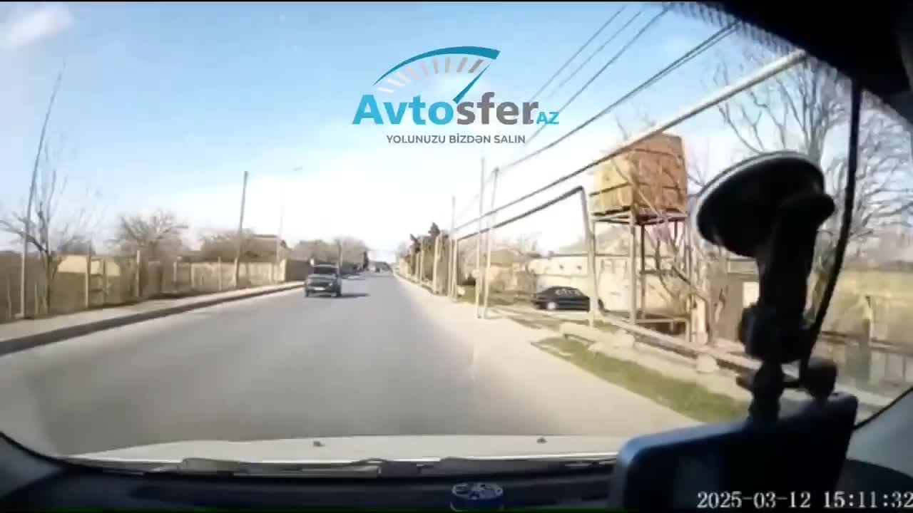 Yaşlı qadın az qala maşının altında qalacaqdı 