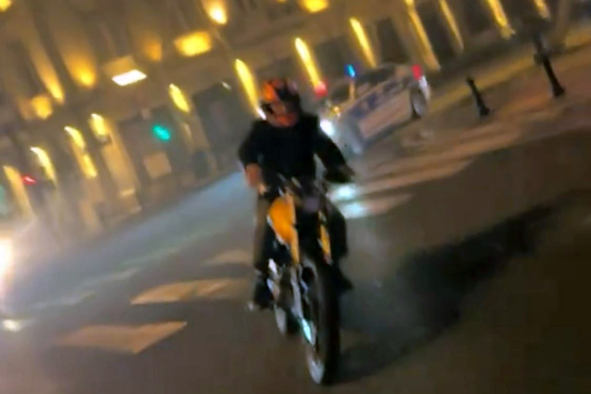 motosiklet sürücüsü polisdən qaçaraq xuliqanlıq etdi 