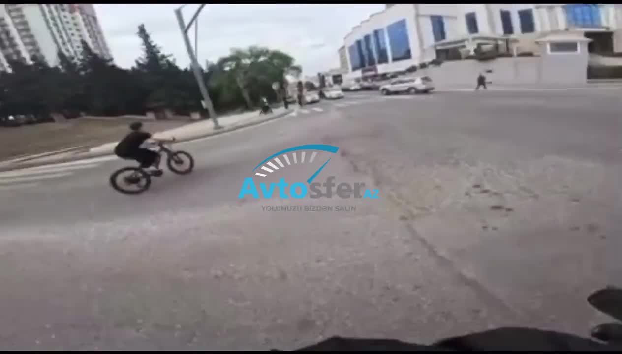 Yola çıxan azyaşlı sürücüyə çətin anlar yaşatdı 