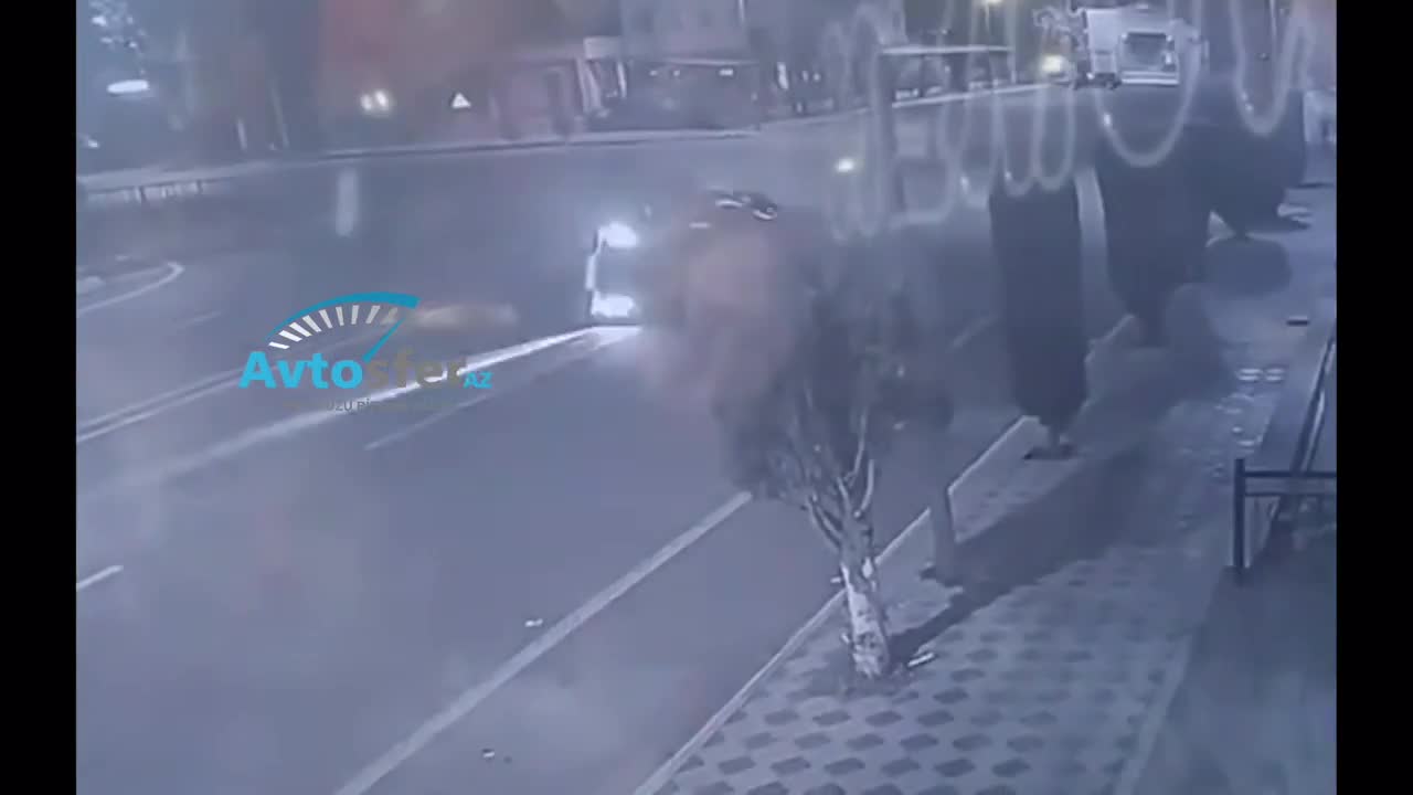 Ağcabədidə döngəyə sərt girən sürücü “Niva”nı aşırdı