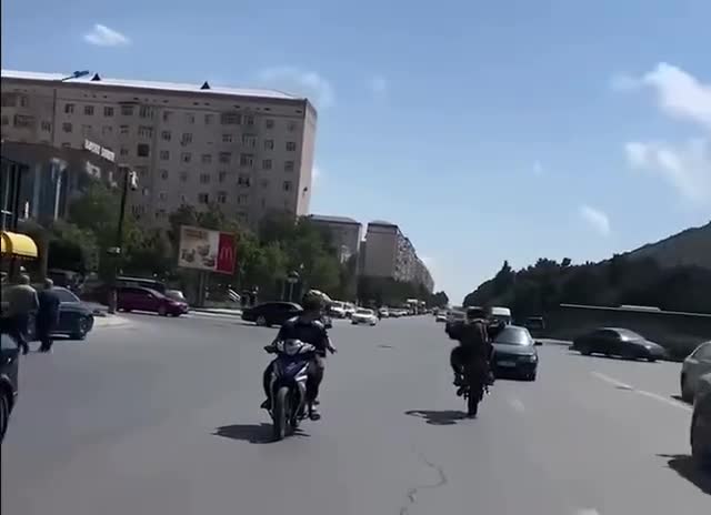 Motosikleti "tək təkər" idarə edən sürücü HƏBS EDİLDİ