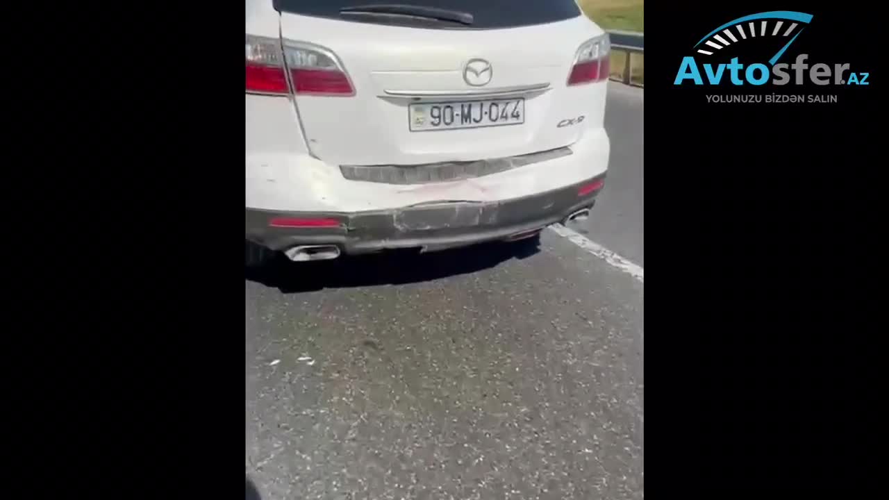 Sürücü “VAZ”ı öndəki maşına çırpıb yararsız hala saldı 