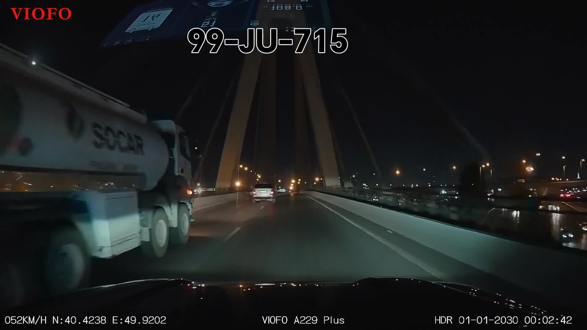 "Azpetrol" və "Socar"ın yanacaq daşıyan maşınları hoqqa verir
