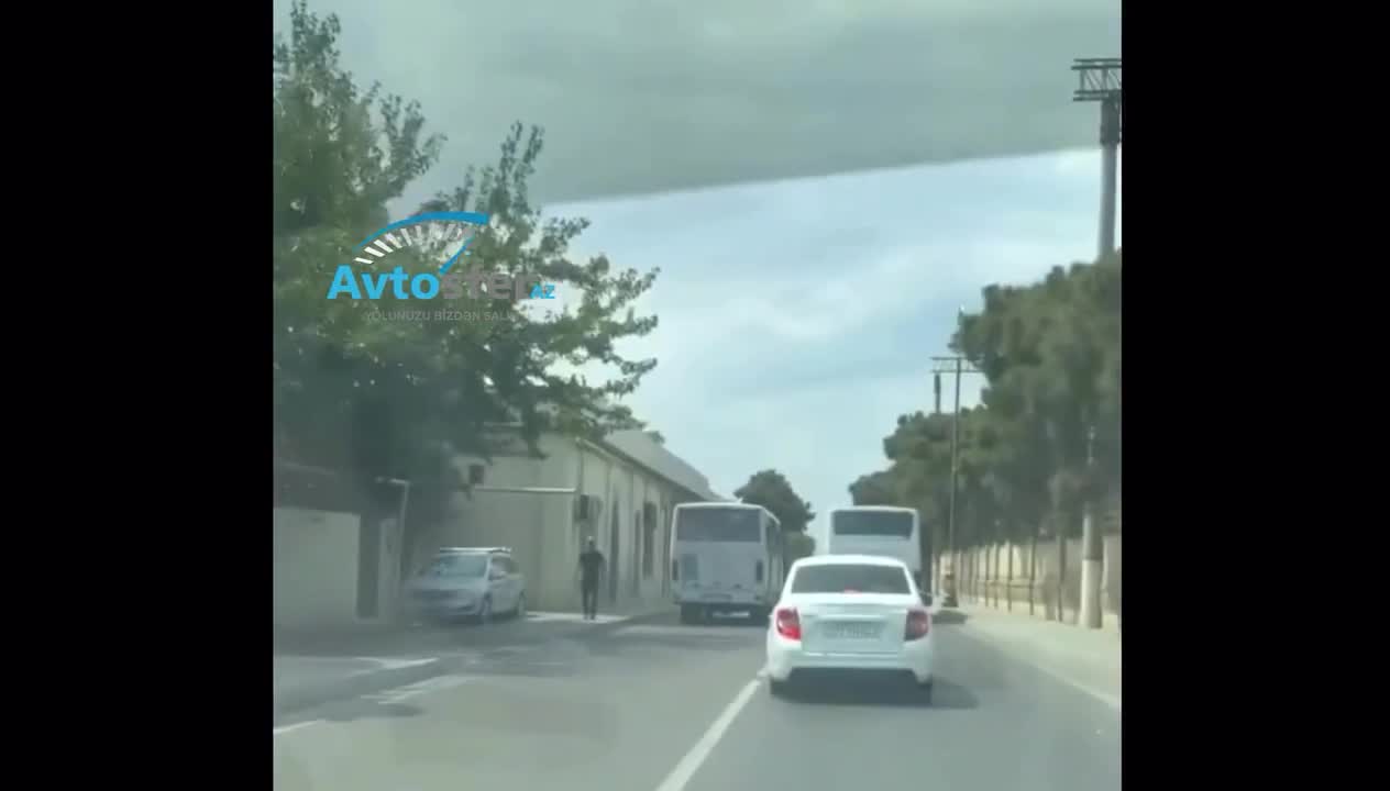 Əks yola çıxan avtobus sürücüsü dairəyə qədər elə sürdü