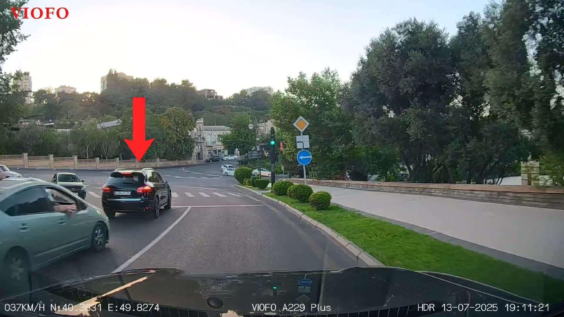 Svetoforun yaşıl işığında "yatan" sürücülər