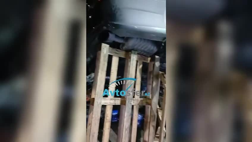 Sükan arxasında yatan sürücü maşını aşırıb “Spar” marketə çırpdı