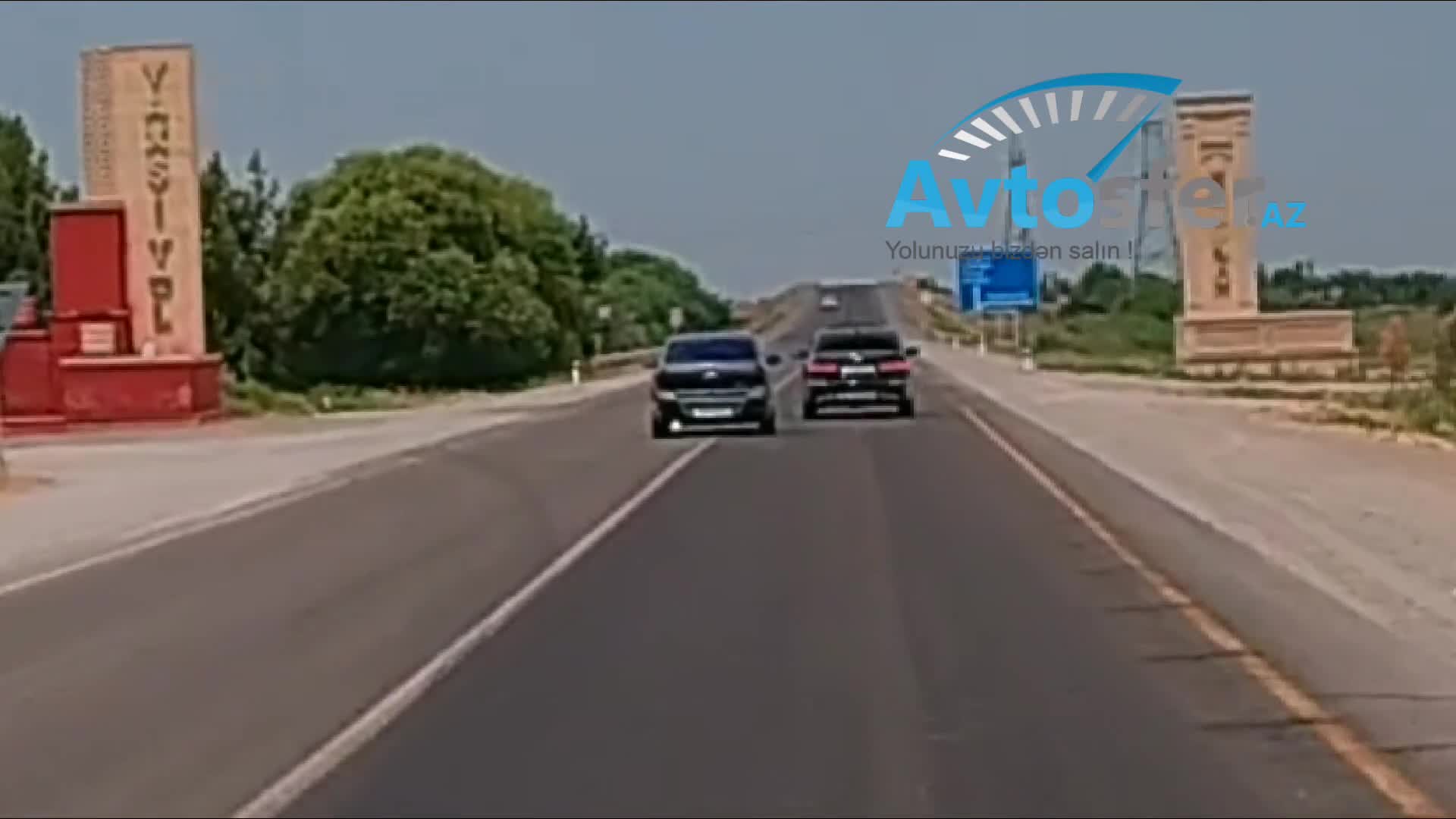 Polis olmayan yerdə qayda pozur, polisi görən kimi...