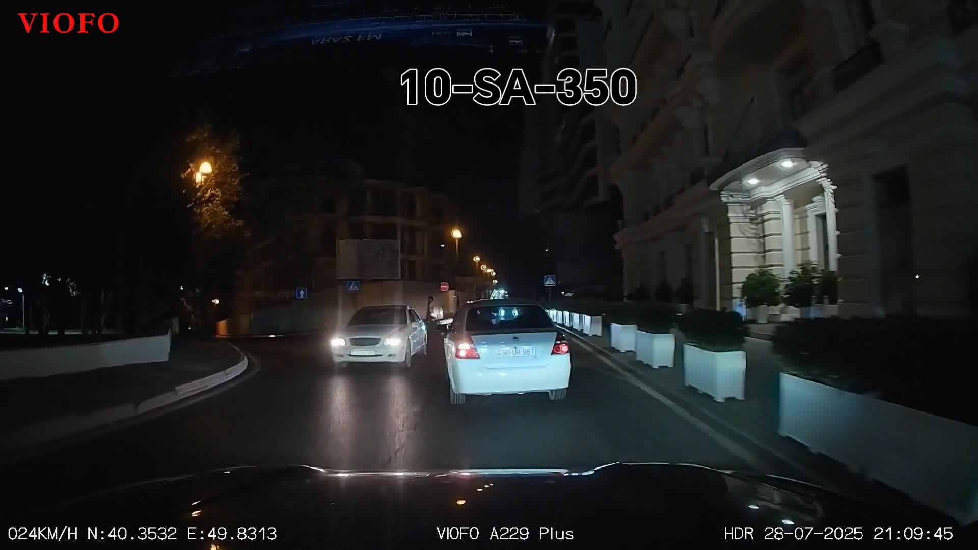 Nişana baxmayan sürücü iki maşının yolunun kəsdi 