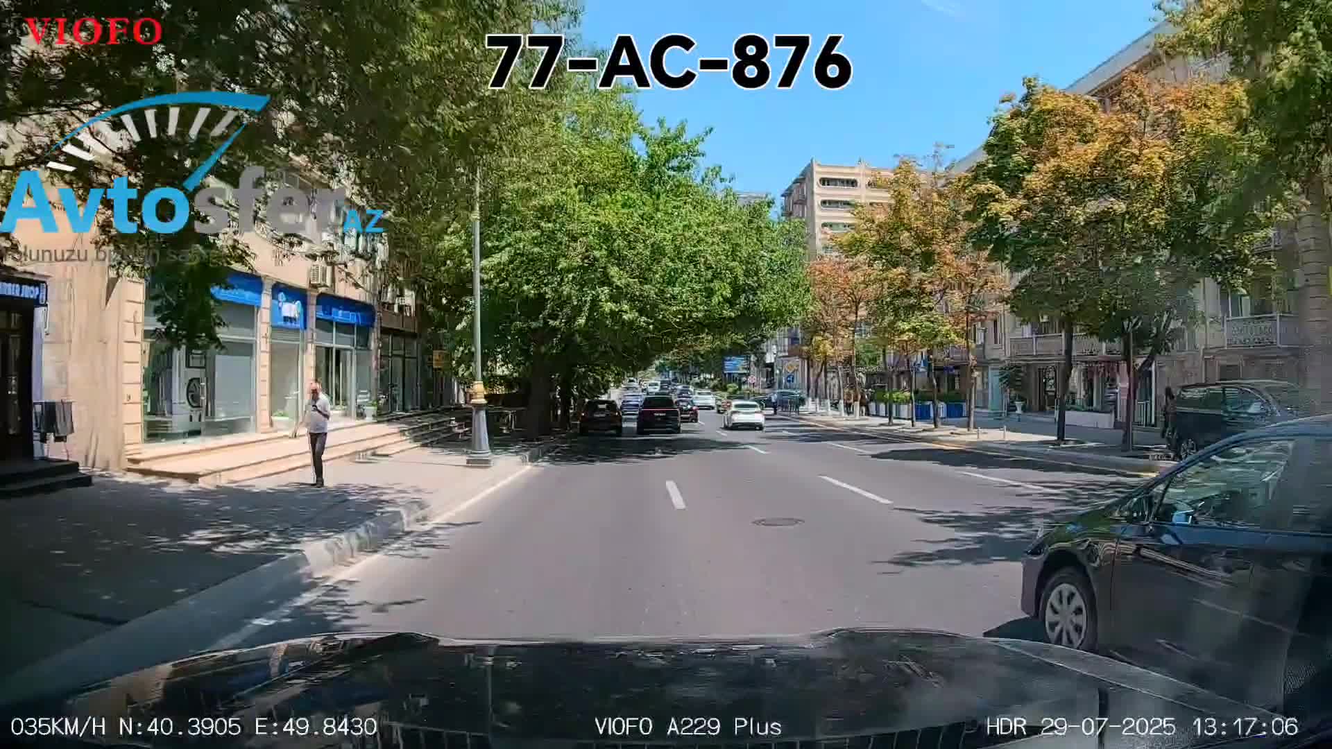 Başı söhbətə qarışan sürücü qəza şəraiti yaratdı 