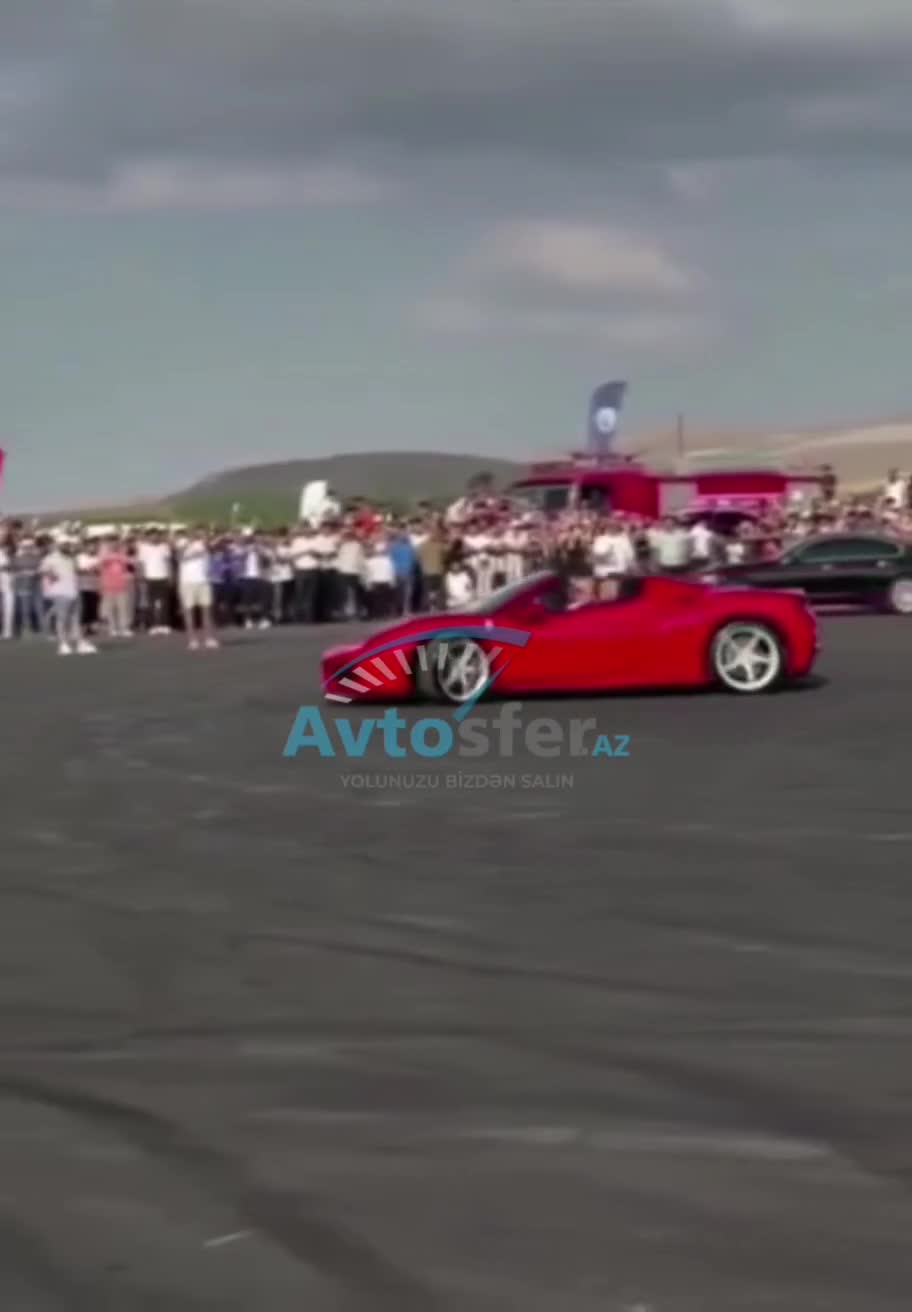Bələdiyyə sədri hər kəsin gözü qarşısında drift etdi