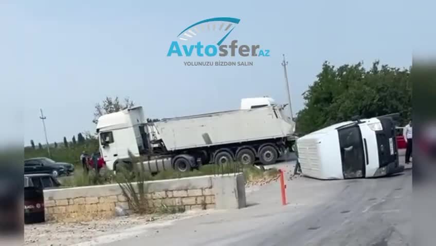 Şabranda iki yük maşını toqquşdu, sürücülərdən biri yaralandı